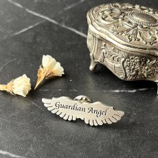 画像3: 英国ヴィンテージ Guardian Angelピューターブローチ「英国の守護天使からの贈り物」守護天使 羽モチーフ　イギリス製 アンティークアクセサリー (3)