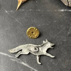 画像5: 英国ヴィンテージ きつね ピューターピンブローチ「霧の草原を駆け抜ける狐」イギリス製 アンティークアクセサリー (5)