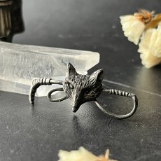 画像1: 英国ヴィンテージ 19〜20世紀中頃 狐と狩猟ホルン ピューター製ピンブローチ「胸元に英国の物語を」イギリス製 アンティークアクセサリー (1)