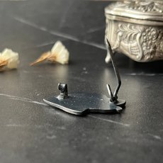 画像10: 英国ヴィンテージ ラブラドール顔 ピューターブローチ「見上げるその瞳に、すべてをゆだねて」イギリス製 アンティークアクセサリー (10)