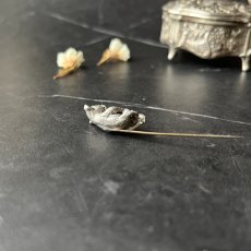 画像8: 英国ヴィンテージ コアラ ピューター製スティックピンGENUINE PEWTER 「旅の途中で出会った、しがみつき上手な癒し系」 (8)