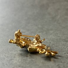 画像10: 英国1960〜80年頃CIRO製 幸運を呼ぶヴィンテージカエルブローチ シミュレイテッドダイヤの輝き「幸運を運ぶ静かなジャンプ」 (10)