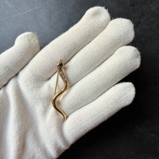 画像9: 英国 ヴィンテージへびブローチ「変容と再生を胸に宿す」 幸運の昆虫アクセサリー   (9)
