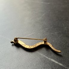 画像7: 英国 ヴィンテージへびブローチ「変容と再生を胸に宿す」 幸運の昆虫アクセサリー   (7)