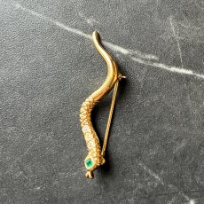 画像5: 英国 ヴィンテージへびブローチ「変容と再生を胸に宿す」 幸運の昆虫アクセサリー   (5)