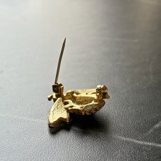 画像10: 英国 ヴィンテージ蜂ブローチ「黄金の羽音、胸元に」 幸運の昆虫アクセサリー   (10)