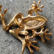画像12: 英国1960〜80年頃CIRO製 幸運を呼ぶヴィンテージカエルブローチ シミュレイテッドダイヤの輝き「幸運を運ぶ静かなジャンプ」 (12)