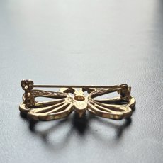 画像11: 英国 ヴィンテージ蝶々ブローチ「 風をまとう羽、願いをのせた光」 幸運の昆虫アクセサリー   (11)