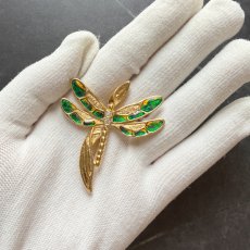 画像14: 英国 ヴィンテージトンボブローチ クリスタル「運命を運ぶ黄金の羽」 幸運の昆虫アクセサリー   (14)