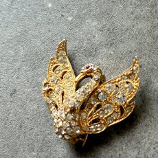 画像4: 1956年頃 A&S Attwood＆Sawyerヴィンテージ 白鳥ブローチ「静かな湖に浮かぶ、永遠の優雅」イギリスブローチ (4)