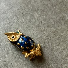 画像9: 英国 ヴィンテージ フクロウブローチ「知恵と静けさを宿す、森の守り神」イギリスブローチ (9)