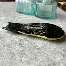 画像10: イギリスヴィンテージ 黒猫 白猫 ブローチ ハンドペイント 大型 猫モチーフアクセサリー「月夜に寄り添うふたつの影」 (10)