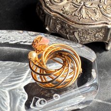 画像1: アメリカ 1960年代 ローズクォーツ天然石とフェイクパールのループブローチ  (1)