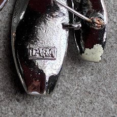 画像9: TARA 1960年代初頭 ヴィンテージブローチ 花びらデザイン 光をまとった輝き (9)