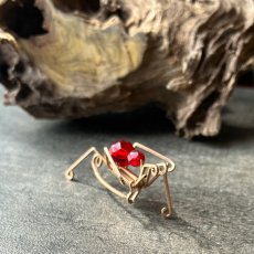 画像8: 英国ヴィンテージ・バッタブローチ「 紅の跳躍」コスチュームジュエリー  (8)