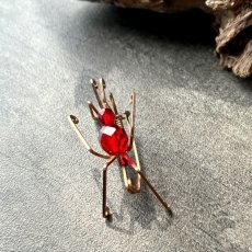画像10: 英国ヴィンテージ・バッタブローチ「 紅の跳躍」コスチュームジュエリー  (10)
