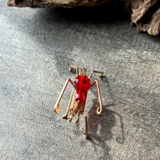 画像5: 英国ヴィンテージ・バッタブローチ「 紅の跳躍」コスチュームジュエリー  (5)