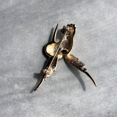 画像9: 英国ヴィンテージ ハチドリブローチ 「愛と喜びを運ぶ神秘の翼」 (9)