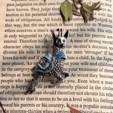 画像1: 1970年頃 英国 ヴィンテージブローチ　幸運を運ぶ青の鹿 (1)