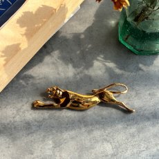画像1: 英国ヴィンテージ ブローチ 疾走するピューマ  (1)