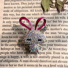 画像2: 英国ヴィンテージ うさぎブローチ ― オーロラに舞う小さな夢 (2)