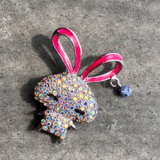 画像4: 英国ヴィンテージ うさぎブローチ ― オーロラに舞う小さな夢 (4)