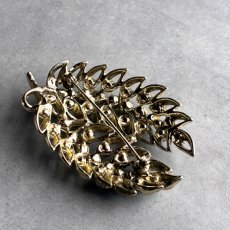 画像10: アメリカ 1960年代 存在感を放つオーロラの輝きリーフブローチ ヴィンテージアクセサリー (10)