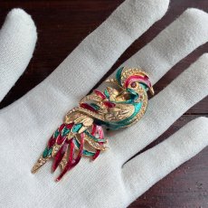 画像8: 英国 ヴィンテージブローチ 幸運を運ぶインコの彩り  (8)