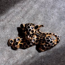 画像5: 英国ヴィンテージ 豹ブローチ刻印1953　気品と静寂を纏うブラックエナメルの輝き (5)