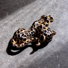 画像8: 英国ヴィンテージ 豹ブローチ刻印1953　気品と静寂を纏うブラックエナメルの輝き (8)