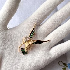 画像9: 小さな勇気を胸に──英国ヴィンテージ ハチドリエナメル＆クリスタルブローチ (9)