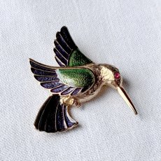 画像5: 英国ヴィンテージ｜ハチドリの幸運ブローチ〈ゴールド×グリーン＆ブルーエナメル〉 (5)