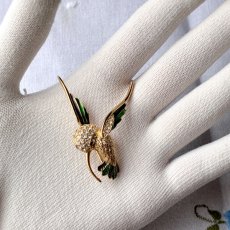 画像8: 翼に光を、心に祝福を──英国ヴィンテージ ハチドリエナメル＆クリスタルブローチ (8)
