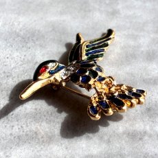 画像5: 彩りの羽ばたき──英国ヴィンテージ クロワゾネ ハチドリブローチ (5)