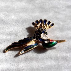 画像6: 彩りの羽ばたき──英国ヴィンテージ クロワゾネ ハチドリブローチ (6)