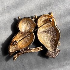 画像8: 英国ヴィンテージ・エナメルブローチ　寄り添う2羽のフクロウ  (8)