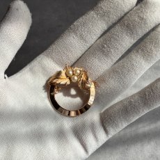 画像26: SARAH COVENTRY サラコベントリー ヴィンテージブローチ 花とパールのリース（1960–70s） (26)