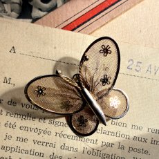 画像1: 英国ヴィンテージブローチ&ネックレス 2WAY｜幸せを運ぶ小さな羽音 蝶モチーフジュエリー (1)