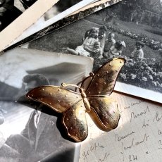 画像2: 英国ヴィンテージブローチ｜ゴールド蝶 モチーフ 優雅に舞うクラシックジュエリー (2)