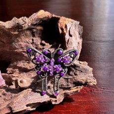 画像7: 英国ヴィンテージブローチ｜透かし蝶に咲くパープルの花 (7)