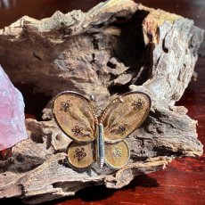 画像7: 英国ヴィンテージブローチ&ネックレス 2WAY｜幸せを運ぶ小さな羽音 蝶モチーフジュエリー (7)