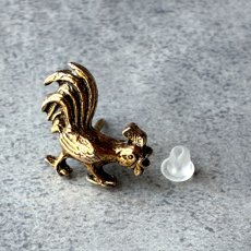 画像5: 朝の光を運ぶ英国ヴィンテージの鶏ブローチ ― 祝福を告げる小さな晴れやかさ (5)