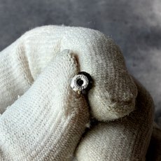 画像7: 小さな幸運を運ぶ蜂 ― 英国ヴィンテージの輝きスティックピンブローチ (7)