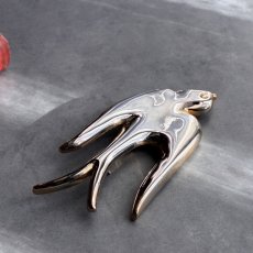 画像5: 英国ヴィンテージ　空へ舞い上がるゴールドスワローのブローチ (5)