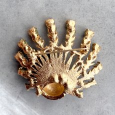 画像7: 英国ヴィンテージブローチ｜光を纏い、誇りを広げる孔雀のブローチ (7)