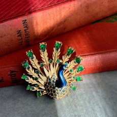 画像2: 英国ヴィンテージブローチ｜光を纏い、誇りを広げる孔雀のブローチ (2)