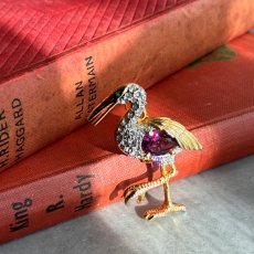 画像1: 英国ヴィンテージブローチ｜静かな湖に佇むサギの、月光をまとった宝石ブローチ (1)