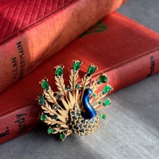 画像1: 英国ヴィンテージブローチ｜光を纏い、誇りを広げる孔雀のブローチ (1)