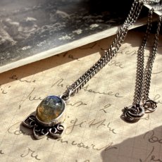 画像3: スターリングシルバー ラブラドライト 天然石 アンティークネックレス｜月光を宿す神秘の一粒 (3)