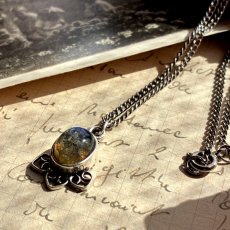 画像1: スターリングシルバー ラブラドライト 天然石 アンティークネックレス｜月光を宿す神秘の一粒 (1)